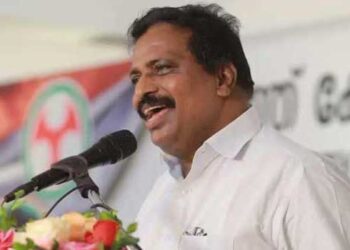 അടുത്ത അടി കെപിസിസി പ്രസി‍ഡന്റ് സ്ഥാനത്തിനോ… പലതവണ മാറ്റിനിർത്തപ്പെട്ടു, മുതിർന്ന നേതാവായ തനിക്ക് അധ്യക്ഷ സ്ഥാനത്തിന് അർഹതയുണ്ട്, സീനിയോറിറ്റി പരിഗണിച്ച് അർഹമായ പദവി നൽകണം- ഖാർഗെയെ കണ്ട് കൊടിക്കുന്നിൽ സുരേഷ് എംപി