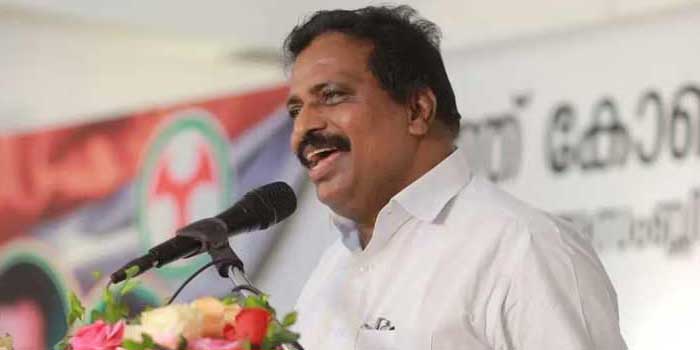 അടുത്ത അടി കെപിസിസി പ്രസി‍ഡന്റ് സ്ഥാനത്തിനോ… പലതവണ മാറ്റിനിർത്തപ്പെട്ടു, മുതിർന്ന നേതാവായ തനിക്ക് അധ്യക്ഷ സ്ഥാനത്തിന് അർഹതയുണ്ട്, സീനിയോറിറ്റി പരിഗണിച്ച് അർഹമായ പദവി നൽകണം- ഖാർഗെയെ കണ്ട് കൊടിക്കുന്നിൽ സുരേഷ് എംപി