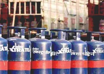 പാലം കടക്കുവോളം നാരായണാ… തെരഞ്ഞടുപ്പിന് പിന്നാലെ എൽപിജി സിലിണ്ടർ വില സർവകാല റെക്കോർഡിൽ!! വാണിജ്യ സിലിണ്ടറിന്റെ വില 993 രൂപ കൂട്ടി, വോ‌ട്ടിനു പോയ അതിഥി തൊഴിലാളികൾ മടങ്ങിയെത്തിയില്ല, എൽപിജി വിതരണത്തിലെ നിയന്ത്രണം… ഹോട്ടലുകൾ- തട്ടുകട പ്രവർത്തനം അവതാളത്തിൽ
