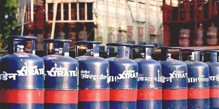 പാലം കടക്കുവോളം നാരായണാ… തെരഞ്ഞടുപ്പിന് പിന്നാലെ എൽപിജി സിലിണ്ടർ വില സർവകാല റെക്കോർഡിൽ!! വാണിജ്യ സിലിണ്ടറിന്റെ വില 993 രൂപ കൂട്ടി, വോ‌ട്ടിനു പോയ അതിഥി തൊഴിലാളികൾ മടങ്ങിയെത്തിയില്ല, എൽപിജി വിതരണത്തിലെ നിയന്ത്രണം… ഹോട്ടലുകൾ- തട്ടുകട പ്രവർത്തനം അവതാളത്തിൽ