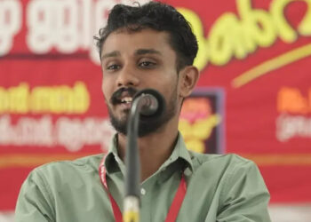 “ലാത്തി വീശിയപ്പോൾ മീനിന്റെ മണം കയ്യിൽനിന്നു കിട്ടി”,  ആഭ്യന്തര മന്ത്രിയുടെ വീട്ടിൽ പോയി  മീൻ വെട്ടിക്കൊടുത്താണ്  ‍ഡിവൈഎസ്പി വരുന്നത്, ഇതെല്ലാം  മന്ത്രിയുടെ അടുക്കളയിൽ തീർത്താൽ മതി, എസ്എഫ്ഐക്കാരുടെ നെഞ്ചത്തു തീർക്കേണ്ട, പരിഹാസവുമായി എം ശിവപ്രസാദ്