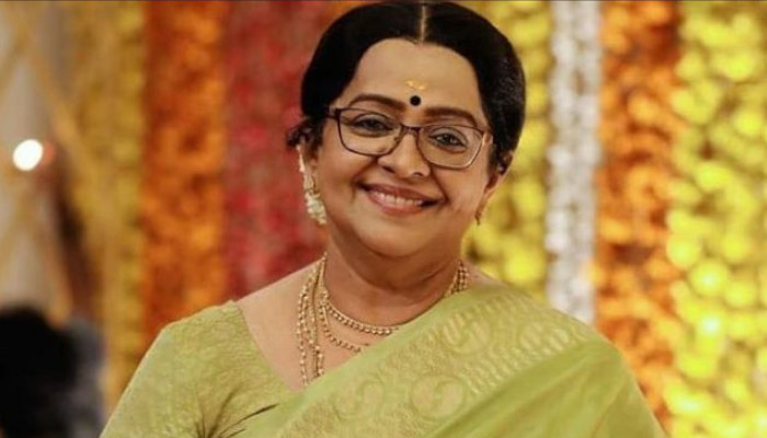 കുക്കു പരമേശ്വരൻ തന്നെ കുറിച്ചും അപവാദം പറഞ്ഞു നടന്നു, നാണക്കേട്കൊണ്ട് പുറത്തിറങ്ങി നടക്കാന് പറ്റുന്നില്ല, പുറത്തിറങ്ങി നടക്കാൻ വയ്യാത്ത അത്ര നാണക്കേടാണ്, അമ്മ ഓഫീസിൽ എന്തിനാണ് ഇത്രയും സിസിടിവി ക്യാമറകൾ?? മമ്മൂട്ടിയും മോഹൻലാലും ഇടപെടണമെന്ന് മല്ലികാ സുകുമാരന്