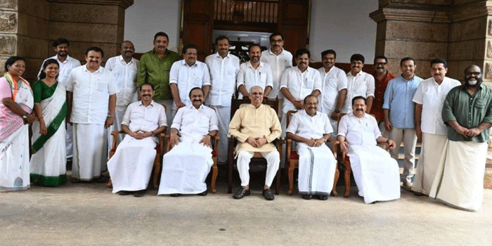 വകുപ്പുകളും മന്ത്രിമാരും തയ്യാർ;പട്ടിക ​ഗവർണ്ണർക്ക് കൈമാറി; ഫിഷറീസ് ലീഗിന് തന്നെ; വൈദ്യുതി വകുപ്പ് സണ്ണി ജോസഫിന്; കെ.മുരളീധരന് ആരോഗ്യവും ദേവസ്വവും; റവന്യു എ.പി.അനില്‍കുമാറിന്