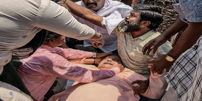 നടുറോഡില് തലക്കിടിച്ച് വീഴ്ത്തി; വീണപ്പോൾ ആൾക്കൂട്ടം ഇരമ്പിപാഞ്ഞെത്തി മർദ്ദിച്ചു; ബംഗാളിൽ കല്യാണ് ബാനര്ജി എം.പിക്ക് നേരെയും ആക്രമണം