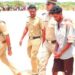 കുറുക്കന്മാർ വരുന്ന കണ്ടപ്പോൾ കയ്യിലിരുന്ന കുഞ്ഞിനെ മണലിൽ കിടത്തി കുഴിയെടുത്തു ഫാത്തിമയെ കുഴിച്ചിട്ടു, തിരിയാതിരിക്കാൻ അവിടെ കിടന്ന പായ അതിനു മുകളിലിട്ടു, വീട്ടിലെത്തിയപ്പോൾ ഭാര്യയെവിടെയെന്ന് ചോദിച്ചപ്പോൾ അവളുടെ വീട്ടിലെന്ന് മറുപടി, വീട്ടിൽ നിന്നിറങ്ങി അടുത്ത പള്ളിയിൽ കയറി നിസ്കരിച്ച ശേഷം റെയിൽവേ സ്റ്റേഷനിലേക്ക്