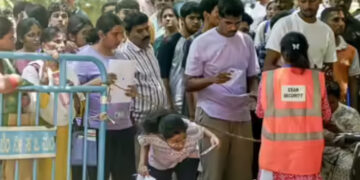 നിനക്കായി രണ്ട് ചോദ്യപേപ്പറുകള്‍ സംഘടിപ്പിച്ചിട്ടുണ്ട്, എപ്പോഴാണ് കാണാന്‍ വരുന്നത്?? പരീക്ഷയ്ക്ക് മുമ്പ് തന്നെ എന്നെ ശരിക്കൊന്ന് കാണണം, നീറ്റ് ചോദ്യപേപ്പര്‍ ചോര്‍ച്ചയില്‍ അധ്യാപകന്‍ അറസ്റ്റില്‍