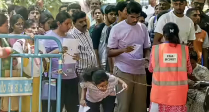 നിനക്കായി രണ്ട് ചോദ്യപേപ്പറുകള്‍ സംഘടിപ്പിച്ചിട്ടുണ്ട്, എപ്പോഴാണ് കാണാന്‍ വരുന്നത്?? പരീക്ഷയ്ക്ക് മുമ്പ് തന്നെ എന്നെ ശരിക്കൊന്ന് കാണണം, നീറ്റ് ചോദ്യപേപ്പര്‍ ചോര്‍ച്ചയില്‍ അധ്യാപകന്‍ അറസ്റ്റില്‍