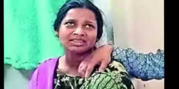 നവജാത ശിശുവിനെ ഓടുന്ന ട്രെയിനില് നിന്ന് എറിഞ്ഞുകൊന്ന് മാതാവ്, മൂന്നുവയസുകാരനെ എറിയാന് ശ്രമിക്കവെ തടഞ്ഞുവച്ച് യാത്രക്കാര്, 30കാരി അറസ്റ്റില്