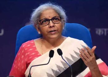 ഇന്ധനവില വർധന നിയന്ത്രിക്കാൻ കേന്ദ്രം ഇതിനകം തന്നെ വലിയ സാമ്പത്തിക ഭാരം ഏറ്റെടുത്തിട്ടുണ്ട്!! ഇന്ധനം, വളം, വിദേശനാണ്യം ‘3 F’ ജാ​ഗ്രതയോടെ കൈകാര്യം ചെയ്യണം, ഇപ്പോഴുള്ള അനിശ്ചിതത്വങ്ങൾ ഒറ്റയ്ക്കല്ല, ഒരുമിച്ച് വന്നാൽ ഉണ്ടാവുക വലിയ ആഘാതം- മുന്നറിയിപ്പുമായി നിർമല സീതാരാമൻ