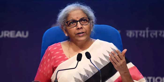ഇന്ധനവില വർധന നിയന്ത്രിക്കാൻ കേന്ദ്രം ഇതിനകം തന്നെ വലിയ സാമ്പത്തിക ഭാരം ഏറ്റെടുത്തിട്ടുണ്ട്!! ഇന്ധനം, വളം, വിദേശനാണ്യം ‘മൂന്ന് എഫ്’ ജാ​ഗ്രതയോടെ കൈകാര്യം ചെയ്യണം, ഇപ്പോഴുള്ള അനിശ്ചിതത്വങ്ങൾ ഒറ്റയ്ക്കല്ല, ഒരുമിച്ച് വന്നാൽ ഉണ്ടാവുക വലിയ ആഘാതം- മുന്നറിയിപ്പുമായി നിർമല സീതാരാമൻ