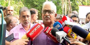 “തെമ്മാടിത്തരം കാണിച്ചാൽ ഞങ്ങൾ അടങ്ങിയിരിക്കില്ല, കാല് തല്ലിയൊടിക്കും, ധൈര്യമുണ്ടെങ്കിൽ ഇറങ്ങി വാടാ, ഇതിലും വലിയ അടിയന്തരാവസ്ഥ കണ്ടവരാടാ ഞങ്ങൾ”… പുറത്ത് ഇഡിയെ വെല്ലുവിളിച്ച് സിപിഎം പ്രവർത്തകരും അനുഭാവികളും!! മോദി- വിഡി കൂടിക്കാഴ്ച്ചയ്ക്ക് ശേഷമാണ് റെയ്ഡ്, നടക്കുന്നത് ബിജെപിയും കോൺഗ്രസും ചേർന്നുള്ള രാഷ്ട്രീയ ഗൂഢാലോചന- പി. ജയരാജൻ
