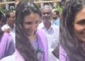 വി ഡി സതീശന്റെ സത്യപ്രതിജ്ഞ കാണാൻ ചിരിച്ചുകൊണ്ട് സ്റ്റേഡിയത്തിലേക്ക്… നടി റിനി ആൻ ജോർജിനെ കൂകി വിളിച്ച് കളിയാക്കി സ്ത്രീകളടക്കമുള്ള പ്രവർത്തകർ- വീഡിയോ