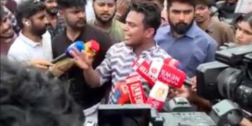 ‘ഞങ്ങളെ തല്ലിയവൻമാരെ നന്നായി അറിയാം, ഒരുത്തന്റെ പേര് മനീഷ്, അവന്റെ വീട് കമ്പം, മറ്റൊരുത്തന്റെ പേര് അജീഷ്, അവന്റെ വീട് പുതുപ്പരിയാരം, മറ്റൊരുത്തൻ ഇവിടുത്തെ എസ്ഐ രജിത്ത്… എല്ലാവരേയും ഞങ്ങൾ നോക്കിവച്ചി‌ട്ടുണ്ട്, ഞങ്ങൾ അടിക്കാൻ തുടങ്ങിയാൽ, ഞങ്ങളുടെ ഭീകരതയ്ക്ക് അതിരുണ്ടാവില്ല…പോലീസിനു നേരെ കൊലവിളി പ്രസം​ഗം, 50 എസ്എഫ്‌ഐ പ്രവർത്തകർക്കെതിരെ ജാമ്യമില്ലാ വകുപ്പിൽ കേസ്