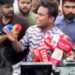 ‘ഞങ്ങളെ തല്ലിയവൻമാരെ നന്നായി അറിയാം, ഒരുത്തന്റെ പേര് മനീഷ്, അവന്റെ വീട് കമ്പം, മറ്റൊരുത്തന്റെ പേര് അജീഷ്, അവന്റെ വീട് പുതുപ്പരിയാരം, മറ്റൊരുത്തൻ ഇവിടുത്തെ എസ്ഐ രജിത്ത്… എല്ലാവരേയും ഞങ്ങൾ നോക്കിവച്ചി‌ട്ടുണ്ട്, ഞങ്ങൾ അടിക്കാൻ തുടങ്ങിയാൽ, ഞങ്ങളുടെ ഭീകരതയ്ക്ക് അതിരുണ്ടാവില്ല…പോലീസിനു നേരെ കൊലവിളി പ്രസം​ഗം, 50 എസ്എഫ്‌ഐ പ്രവർത്തകർക്കെതിരെ ജാമ്യമില്ലാ വകുപ്പിൽ കേസ്