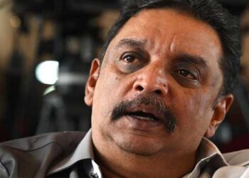 പിണറായിക്കും കുടുംബത്തിനും ഒന്നും മറയ്ക്കാൻ ഇല്ലെങ്കിൽ തൻറേടത്തോടെ ഇഡിക്ക് മുന്നിൽ നിൽക്കണമായിരുന്നു, ഇഡി റെയ്ഡ് നടത്തിയപ്പോൾ കുറ്റം പറയുന്നത് രാഹുൽ ഗാന്ധിയെ!! കേരളത്തിൽ സിപിഎം തകരാൻ പാടില്ല, സിപിഎം തകർന്ന് ബിജെപി വളരുന്ന സാഹചര്യം കേരളത്തിന് നല്ലതിനല്ല, ഇഡി റെയ്ഡിനോട് യോജിക്കുന്നില്ല- ഷിബു ബേബി ജോൺ