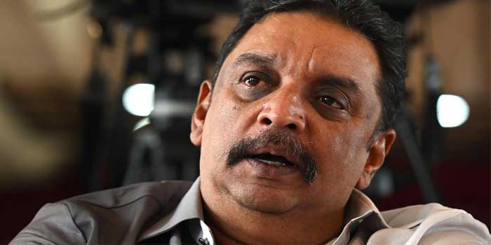 പിണറായിക്കും കുടുംബത്തിനും ഒന്നും മറയ്ക്കാൻ ഇല്ലെങ്കിൽ തൻറേടത്തോടെ ഇഡിക്ക് മുന്നിൽ നിൽക്കണമായിരുന്നു, ഇഡി റെയ്ഡ് നടത്തിയപ്പോൾ കുറ്റം പറയുന്നത് രാഹുൽ ഗാന്ധിയെ!! കേരളത്തിൽ സിപിഎം തകരാൻ പാടില്ല, സിപിഎം തകർന്ന് ബിജെപി വളരുന്ന സാഹചര്യം കേരളത്തിന് നല്ലതിനല്ല, ഇഡി റെയ്ഡിനോട് യോ​ജിക്കുന്നില്ല- ഷിബു ബേബി ജോൺ