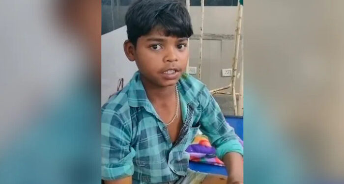 കളിച്ചുകൊണ്ടിരുന്ന കുട്ടിയുടെ നേരെ ചാടിവീണ് പുള്ളിപ്പുലി, കഴുത്തിന് പിടിച്ച് നിര്ത്തി 13കാരന്, മല്പ്പിടിത്തത്തിനൊടുവില് കാട്ടിലേക്കോടി പുലി