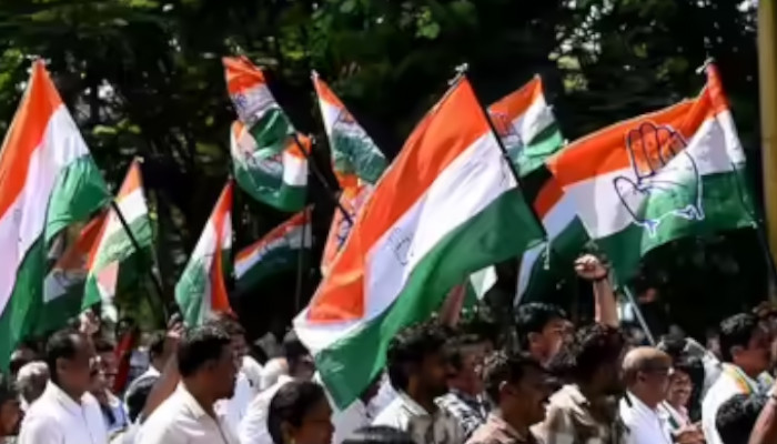 കാശ് വാങ്ങി സ്വന്തം സ്ഥാനാര്ത്ഥിയെ ചതിച്ചു, ഒറ്റുകാരുടെ പട്ടിക കയ്യിലുണ്ട്, അന്വേഷണ കമ്മിഷനെ വയ്ക്കാന് യുഡിഎഫ് യോഗം, കാലുവാരിയവരെ കാലിൽ തൂക്കിയെറിയണമെന്ന് പ്രവര്ത്തകര്
