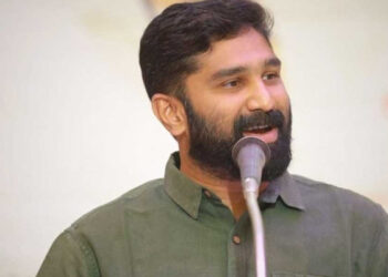 സാമാന്യബോധം പോലും ബിജെപി നേതൃതലങ്ങളിലുള്ളവര്‍ക്കില്ല, ദയനീയം, മലയാളികൾ ഇവരെ  കോമാളി നിലവാരത്തിൽ കാണുന്നതിന് ഇതിനേക്കാൾ നല്ല ഉദാഹരണം വേറെയില്ല, ഡീസലിനും പെട്രോളിനും  3.05 രൂപ വര്‍ധിപ്പിച്ചയാളുടെ ഫോട്ടോ ഉയര്‍ത്തിപ്പിടിച്ചാണ് സമരമെന്നത് കൗതുകം, മഹിളാ മോർച്ചയെ പരിഹസിച്ച് വി ടി ബൽറാം