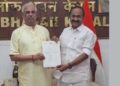 ലീ​ഗിന് അ‍ഞ്ചു മന്ത്രിമാർ, ടേം വ്യവസ്ഥയിൽ രണ്ടര വർഷങ്ങൾക്ക് ശേഷം പാറയ്ക്കൽ അബ്ദുല്ല മന്ത്രിയായെത്തും- പ്രഖ്യാപനം നടത്തി പാണക്കാട് സാദിഖലി തങ്ങൾ, ​ഗവർണർക്ക് മന്ത്രിമാരുടെ ലിസ്റ്റ് കൈമാറി വി ഡി സതീശൻ