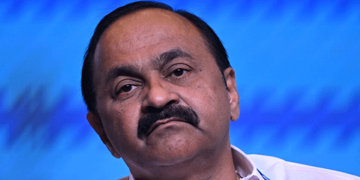 ‘മുഖ്യമന്ത്രി സ്ഥാനമില്ലെങ്കിൽ ഒന്നും വേണ്ട; മറ്റ് ഉപാധികൾക്ക് വഴങ്ങില്ല; എംഎൽഎയായി തുടരും‘ – നിലപാട് കടുപ്പിച്ച് വി.ഡി സതീശൻ