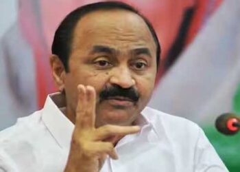‘മുനമ്പംകാരെ ഇറക്കി വിടില്ല, എത്രയും പെട്ടെന്ന് നികുതി അടയ്ക്കുന്നതിനുള്ള സംവിധാനമൊരുക്കും, ഭൂമിയിൽ പൂർണാവകാശം വാങ്ങിച്ചുകൊടുക്കും!! കേരളവികസനത്തിനായി വിഭാവനം ചെയ്തിട്ടുള്ള ധവളപത്രം ജൂൺ ആദ്യവാരത്തിൽ’- മുഖ്യമന്ത്രി