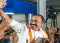 എന്റെ തല, എന്റെ ഫുൾ ഫി​ഗർ… വി ഡി സതീശനെ മുഖ്യമന്ത്രി സ്ഥാനാർഥിയായി ഉയർത്തിക്കാട്ടാൻ വേണ്ടി പിആർ ടീമിന് കൊടുക്കുന്നത് കോടികൾ…പിന്നിൽ പ്രൊഫഷണൽ പിആർ ടീമെന്ന് ആരോപണം