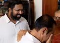 ‘സാറല്ലേ എന്നെ എല്ലാം ആക്കിയത്, ഏറെ കടപ്പാടുള്ളത് സാറിനോടാണ്’… മുന്‍ മന്ത്രി ജി.കാര്‍ത്തികേയന്റെ ഓർമകളിൽ വിതുമ്പി വി ഡി സതീശൻ!! ‘ചീഫ് മിനിസ്റ്റര്‍ അങ്ങനെ കരയരുത്, ചീഫ് മിനിസ്റ്റര്‍ക്ക് കരച്ചിലൊന്നും വരരുത്, നമ്മുടെ പിള്ളേരെ പോലെയല്ലേ ഞങ്ങള്‍ക്കു നിങ്ങളും’… ആശ്വസിപ്പിച്ച് സുലേഖ