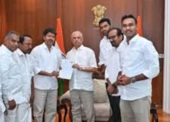 പോയിട്ട് 118 എംഎല്‍എമാരുടെ ഒപ്പുകളുമായി വരൂ…  അംഗബലമില്ല, വിജയ്‌യെ തിരിച്ചയച്ച് ഗവര്‍ണര്‍, നടപടി ഭരണഘടനാ വിരുദ്ധമെന്ന് വിമര്‍ശനം