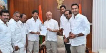 പോയിട്ട് 118 എംഎല്‍എമാരുടെ ഒപ്പുകളുമായി വരൂ…  അംഗബലമില്ല, വിജയ്‌യെ തിരിച്ചയച്ച് ഗവര്‍ണര്‍, നടപടി ഭരണഘടനാ വിരുദ്ധമെന്ന് വിമര്‍ശനം