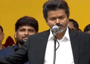 സൗജന്യ വൈദ്യുതി ,സ്ത്രീ സുരക്ഷയ്ക്ക് പ്രത്യേക സ്ക്വാഡ് – ഉത്തരവുകൾ ഒപ്പുവച്ച് മുഖ്യമന്ത്രി വിജയ്;‘എന്റെ സർക്കാരിന്റെ കാലയളവിൽ ആർക്കും അഴിമതിയുടെ ആശങ്ക വേണ്ട, ജനങ്ങളുടെ ഒരു ചില്ലിക്കാശ് ഞാൻ തൊടില്ല‘