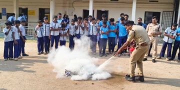 റിലയൻസ് ഫൗണ്ടേഷന്റെ നേതൃത്വത്തിലുള്ള സ്കൂൾ ദുരന്തനിവാരണ പദ്ധതി;  എറണാകുളം കളക്ടർ ഉത്‌ഘാടനം ചെയ്തു;  10 വിദ്യാലയങ്ങളിലെ വിദ്യാർത്ഥികൾക്കും അധ്യാപകർക്കും പ്രത്യേക പരിശീലനം; കേരള ഫയർ ആൻഡ് റെസ്ക്യൂ സർവീസിന്റെ പ്രത്യേക മോക്ക് ഡ്രില്ലുകളും