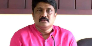“മനസിന്റെ ചുവരിൽ പണ്ടേ മോദിയെ ഒട്ടിച്ച ആളാണ് ഷാജി”, യാ സയ്യിദ് പാണക്കാട് അല്ല, യാ മോദി നാഗ്പ്പൂർ ആണ് ഷാജിയുടെ മന്ത്രം, മോദിയുടെ പദ്ധതി ചാപ്പയടിക്കാൻ മലയാളിയുടെ ആത്മാഭിമാനത്തിന്റെ ചുവര് കിട്ടില്ല, ആരും അതിന് മുതിരണ്ട- എ എ റഹീം