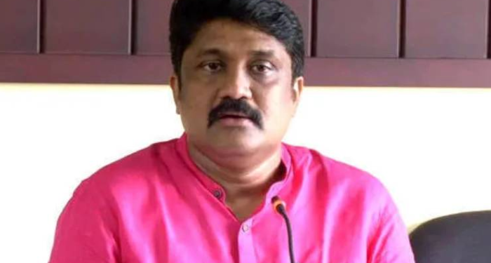 “മനസിന്റെ ചുവരിൽ പണ്ടേ മോദിയെ ഒട്ടിച്ച ആളാണ് ഷാജി”, യാ സയ്യിദ് പാണക്കാട് അല്ല, യാ മോദി നാഗ്പ്പൂർ ആണ് ഷാജിയുടെ മന്ത്രം, മോദിയുടെ പദ്ധതി ചാപ്പയടിക്കാൻ മലയാളിയുടെ ആത്മാഭിമാനത്തിന്റെ ചുവര് കിട്ടില്ല, ആരും അതിന് മുതിരണ്ട- എ എ റഹീം