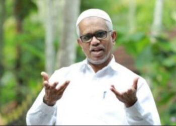 മുസ്‌ലിം വിഭാഗം കൂടുതല്‍ ഉള്ളിടത്താണ് ഈ ആരാധന കൂടുതല്‍, മദ്രസയിലേക്ക് 10 രൂപ തരാത്തവരാണ് ഫ്ലെക്സ് വെക്കാന്‍ പണം ചെലവാക്കുന്നത്, യൂറോപ്പുകാര്‍ക്കില്ലാത്ത ഫ്ലെക്സ് ഭ്രാന്ത് നമുക്കെന്തിനാണ്,  അനാവശ്യ ആരാധന കുറക്കണമെന്ന് അബ്ദുസമദ് പൂക്കോട്ടൂര്‍