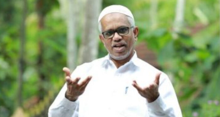 മുസ്ലിം വിഭാഗം കൂടുതല് ഉള്ളിടത്താണ് ഈ ആരാധന കൂടുതല്, മദ്രസയിലേക്ക് 10 രൂപ തരാത്തവരാണ് ഫ്ലെക്സ് വെക്കാന് പണം ചെലവാക്കുന്നത്, യൂറോപ്പുകാര്ക്കില്ലാത്ത ഫ്ലെക്സ് ഭ്രാന്ത് നമുക്കെന്തിനാണ്, അനാവശ്യ ആരാധന കുറക്കണമെന്ന് അബ്ദുസമദ് പൂക്കോട്ടൂര്