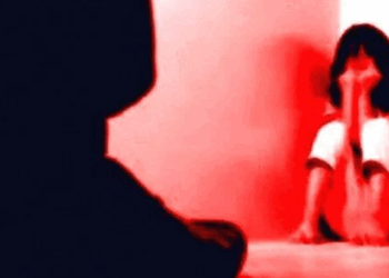 ഇൻസ്റ്റ​ഗ്രാമിലൂടെയുള്ള പരിചയം, 2 വി​ദ്യാർത്ഥിനികളെ സ്കൂളിലേയ്ക്ക് പോകുംവഴി ലോഡ്ജിലെത്തിച്ച് രണ്ടുദിവസം കൂടെ പാർപ്പിച്ച് പീഡിപ്പിച്ചു;  രണ്ട് യുവാക്കൾക്കെതിരെ കേസെടുത്തു