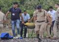 ട്രെയിനിന് തീപിടിച്ചുവെന്ന അഭ്യൂഹം, യാത്രക്കാർ ചങ്ങല വലിച്ചു!! രക്ഷപ്പെടാൻ നാലുവയസുകാരൻ മകനുമായി ട്രാക്കിലേക്ക് എടുത്തു ചാടിയ അമ്മയടക്കം നാലു പേർ എതിരെവന്ന മറ്റൊരു ട്രെയിനിടിച്ച് മരിച്ചു