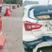 വടക്കഞ്ചേരി മേൽപ്പാലത്തിൽ സ്ഥാപിച്ച ഡിവൈഡർ കാറ്റിൽപറന്നു വന്ന് വീണത് ഓടിക്കൊണ്ടിരുന്ന കാറിന്റെ മുകളിലേക്ക്, കാർ പെട്ടെന്ന് ചവിട്ടിനിർത്തി, പിന്നാലെ വന്ന പിക്കപ്പ് വാൻ കാറിന്റെ പിന്നിലിടിച്ച് രണ്ട് ദേശീയ സ്‌കേറ്റിങ് താരങ്ങൾക്ക് പരുക്ക്