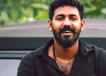 എങ്ങനെ തോന്നി പിഎസ് സി, ഒരു മര്യാദയൊക്കെ വേണ്ടേ… 49-ാമത് കേരള ഫിലിം ക്രിട്ടിക്സ് അവാർഡ്, മികച്ച തിരക്കഥയ്ക്കുള്ള അവാർഡ് നേടിയത് ഷുഹൈബ് കൊലക്കേസ് പ്രതി ആകാശ് തില്ലങ്കരി!! പിഎസ് സി ബുള്ളറ്റിനിൽ ഗുരുതര പിഴവ്, തിരുത്ത് കൊടുക്കാതെ പിഎസ് സിയും