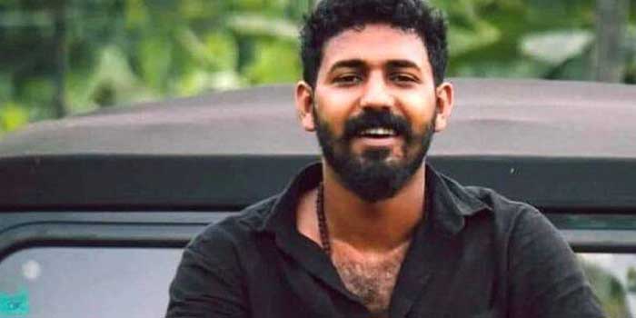എങ്ങനെ തോന്നി പിഎസ് സി, ഒരു മര്യാദയൊക്കെ വേണ്ടേ… 49-ാമത് കേരള ഫിലിം ക്രിട്ടിക്സ് അവാർഡ്, മികച്ച തിരക്കഥയ്ക്കുള്ള അവാർഡ് നേടിയത് ഷുഹൈബ് കൊലക്കേസ് പ്രതി ആകാശ് തില്ലങ്കരി!! പിഎസ് സി ബുള്ളറ്റിനിൽ ഗുരുതര പിഴവ്, തിരുത്ത് കൊടുക്കാതെ പിഎസ് സിയും