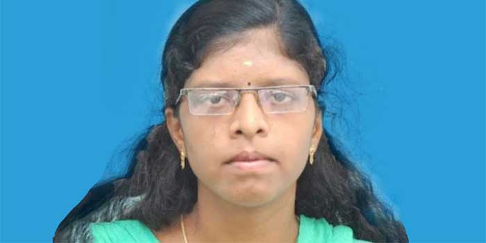 മലമുകളിലുള്ള ക്ഷേത്രത്തിൽ ദർശനത്തിനെത്തിയ യുവതി പഴം നൽകുന്നതിനിടെ കുരങ്ങുകൾ കൂട്ടമായെത്തി, ഭയന്നു ഓടുന്നതിനിടെ മലമുകളിൽനിന്ന് കൽവഴുതി വീണ് നവവധുവിന് ദാരുണാന്ത്യം