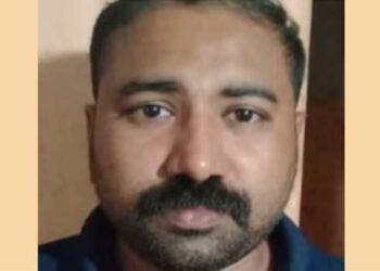 മഴ നനയാതിരിക്കാനെന്ന പേരിൽ അടുത്തുകൂടി, വ​ഴി​യോ​ര​ക്ക​ച്ച​വ​ട​ക്കാ​രി​യാ​യ വ​യോ​ധി​ക​യു​ടെ ര​ണ്ട​ര​പ്പ​വ​ന്റെ സ്വ​ർ​ണ്ണ​മാ​ല പൊ​ട്ടി​ച്ചുകൊണ്ട് കൊണ്ടോടി, കോളേജ് അധ്യാപകൻ അറസ്റ്റിൽ