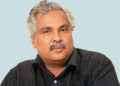 ആ അവതാരങ്ങൾ പിന്നെപ്പിന്നെ അടുത്തേക്ക് വന്നോ? അകത്ത് കയറിയോ? നമ്മളെ സ്വാധീനിച്ചോ? ഇത്തരം അവതാരങ്ങളെ മാറ്റിനിർത്തിയേ പറ്റൂ, പിണറായി വിജയനെ വിമര്ശിച്ച് ബിനോയ് വിശ്വം