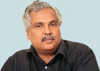 ആ അവതാരങ്ങൾ പിന്നെപ്പിന്നെ അടുത്തേക്ക് വന്നോ? അകത്ത് കയറിയോ? നമ്മളെ സ്വാധീനിച്ചോ? ഇത്തരം അവതാരങ്ങളെ മാറ്റിനിർത്തിയേ പറ്റൂ, പിണറായി വിജയനെ വിമര്‍ശിച്ച് ബിനോയ് വിശ്വം
