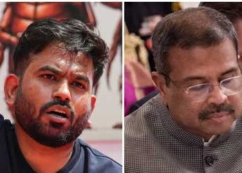ലീക്ക് തടയാൻ ഡയപ്പറുകൾ വിതരണം ചെയ്തത് സിജെപി … അയാൾ ഞങ്ങളെ വിളിച്ചിരുന്നത് തീവ്രവാദികൾ എന്ന്, ഒന്നും രണ്ടുമല്ല 17വിദ്യാർത്ഥികളുടെ രക്തം അയാളുടെ കൈകളിൽ പറ്റിയിട്ടുണ്ട്- അഭിജീത് ദീപ്കെ, ധർമ്മേന്ദ്രയ്ക്കെതിരെ സമരം ശക്തമാക്കി സിജെപി