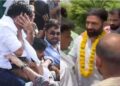 ‘ഭാരത് മാതാ കീ ജയ്, ജയ് ശ്രീറാം’… കോക്രോച്ച് ജനതാ പാർട്ടി സ്ഥാപകനെ മർദിച്ച കേസിൽ ജാമ്യം കിട്ടി പുറത്തിറങ്ങിയ പ്രതികളെ മാലയിട്ട് സ്വീകരിച്ച് ജനക്കൂട്ടം, വീഡിയോ വൈറൽ