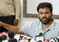 ആത്മഹത്യ ചെയ്ത 11 വിദ്യാര്‍ത്ഥികളുടെ കുടുംബത്തിനും ഒരു കോടി വീതം നല്‍കണം, നീറ്റ് വിവാദത്തിനു പിന്നാലെ വിദ്യാര്‍ത്ഥികള്‍ കടുത്ത മാനസിക സംഘര്‍ഷത്തില്‍, ആവശ്യവുമായി കോക്രോച്ച് പാര്‍ട്ടി
