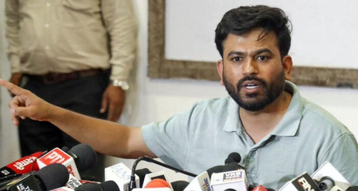 ആത്മഹത്യ ചെയ്ത 11 വിദ്യാര്ത്ഥികളുടെ കുടുംബത്തിനും ഒരു കോടി വീതം നല്കണം, നീറ്റ് വിവാദത്തിനു പിന്നാലെ വിദ്യാര്ത്ഥികള് കടുത്ത മാനസിക സംഘര്ഷത്തില്, ആവശ്യവുമായി കോക്രോച്ച് പാര്ട്ടി