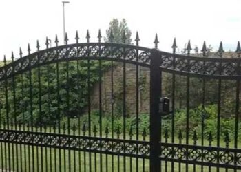 മാങ്ങ പറിക്കുന്നതിനി‌ടെ കൈവിട്ടു താഴേക്കു പതിച്ച 15 കാരൻ ചെന്നു വീണത് വീടിന്റെ ഗേറ്റിനുമുകളിലേക്ക്, വായിൽ കമ്പി തുളച്ചുകയറി, കുട്ടിയെ ആശുപത്രിയിലെത്തിച്ചത് മുറിച്ചുമാറ്റിയ കമ്പിയോടെ!! വായയിൽ തറച്ചുകിടക്കുന്ന കമ്പി ശസ്ത്രക്രിയയിലൂടെ പുറത്തെടുക്കും- ഡോക്ടർമാർ
